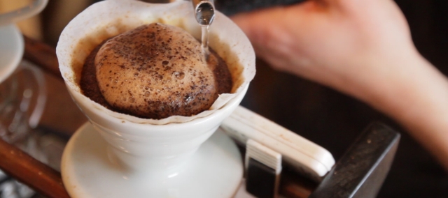 Определяем свежесть кофе с помощью блуминга